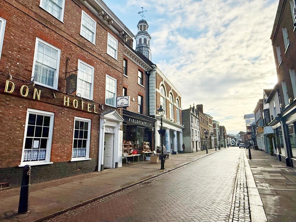 Lot: 52 - MIXED USE PROPERTY IN GOOD LOCATION - View of high street left